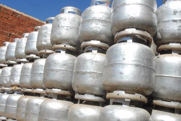Botijão de gás de cozinha ficará mais caro 12,2% a partir de amanhã (6) Petrobras considerou para efeito de ajustes nos preços do gás o cenário externo de estoques baixos, além dos reflexos do furacão Harvey