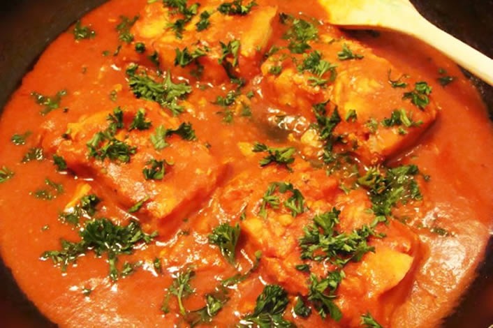 Receita de domingo: filé de peixe ao molho de tomate com requeijão Foto: Divulgação