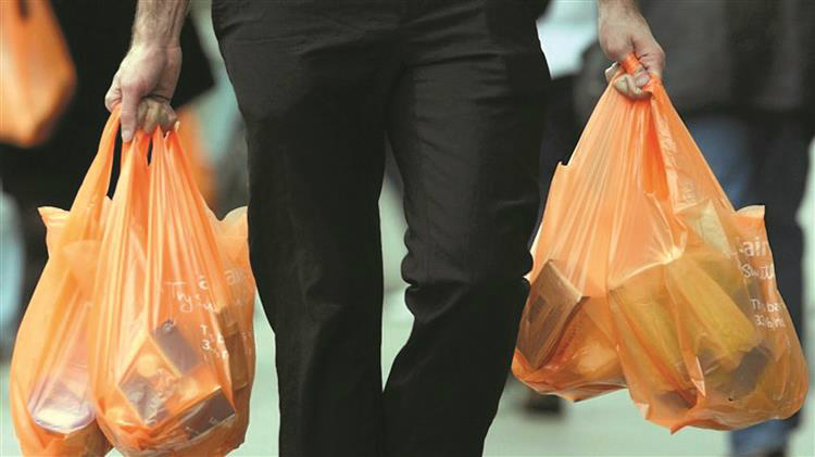 Britânicos reduzem em 85% uso de sacos plásticos Divulgação