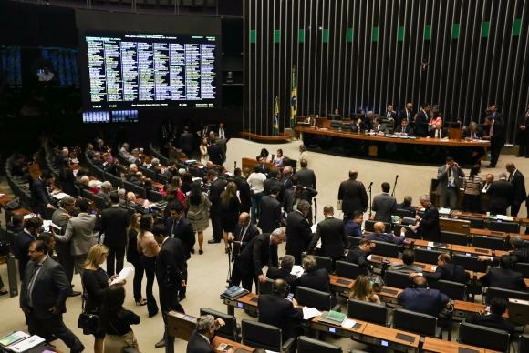 Congresso rejeita destaques e aprova revisão da meta fiscal para 2017 e 2018 Congresso rejeita emendas e aprova projeto de nova meta fiscal