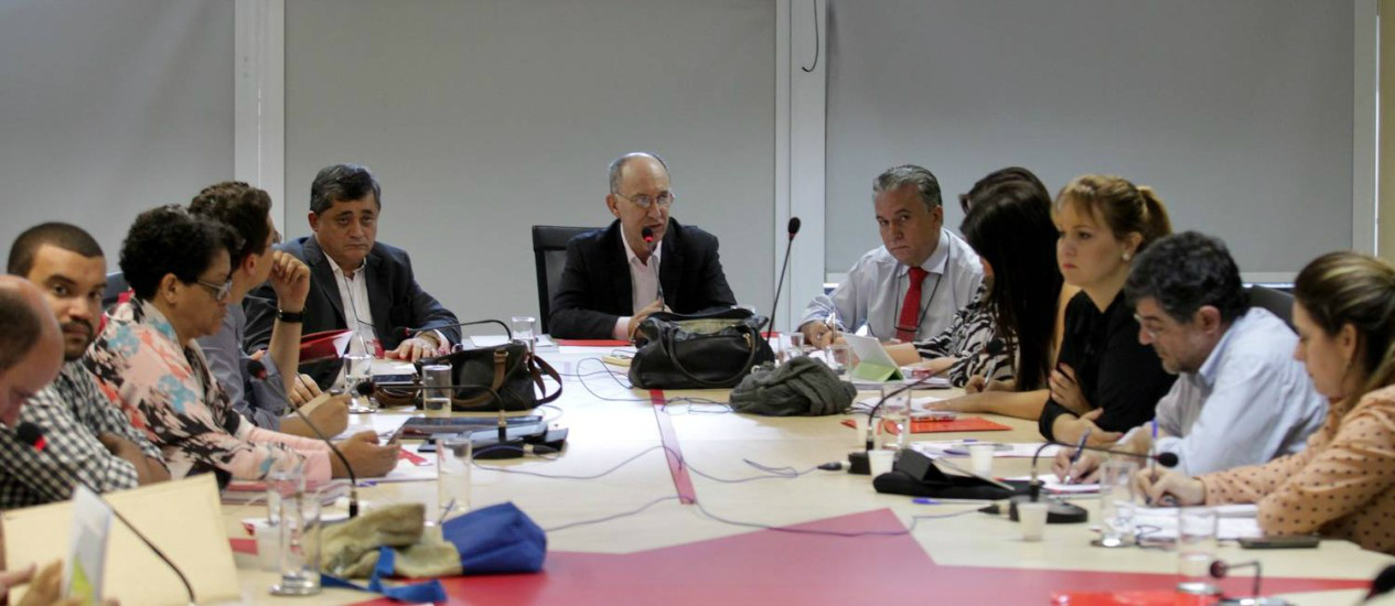 Executiva do PT deve divulgar à tarde posição sobre economia e previdência Executiva do PT deve divulgar à tarde posição sobre economia e previdência