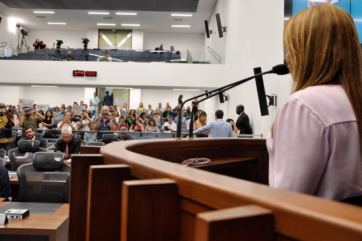 Movimento pede apoio de deputados pela preservação do Parque dos Poderes Imagem: Coordenadora do Movimento Juristas pela Democracia, Gisele Marques, falou na tribunaCoordenadora do Movimento Juristas pela Democracia, Gisele Marques, falou na tribuna / Foto: Luciana Nassar