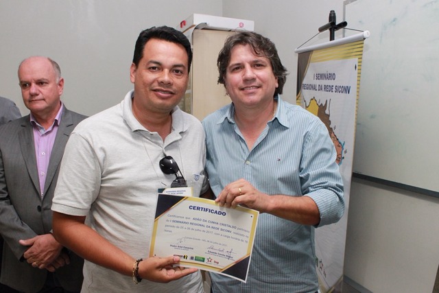Caravina diz que municípios de MS avançam na capacitação da Rede Siconv Caravina entrega Certificado em Jardim (Foto Vinicius Oliveira)