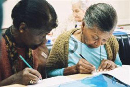 País tem de alfabetizar 3,5 milhões de adultos para cumprir meta da ONU País tem de alfabetizar 3,5 milhões de adultos para cumprir meta da ONU