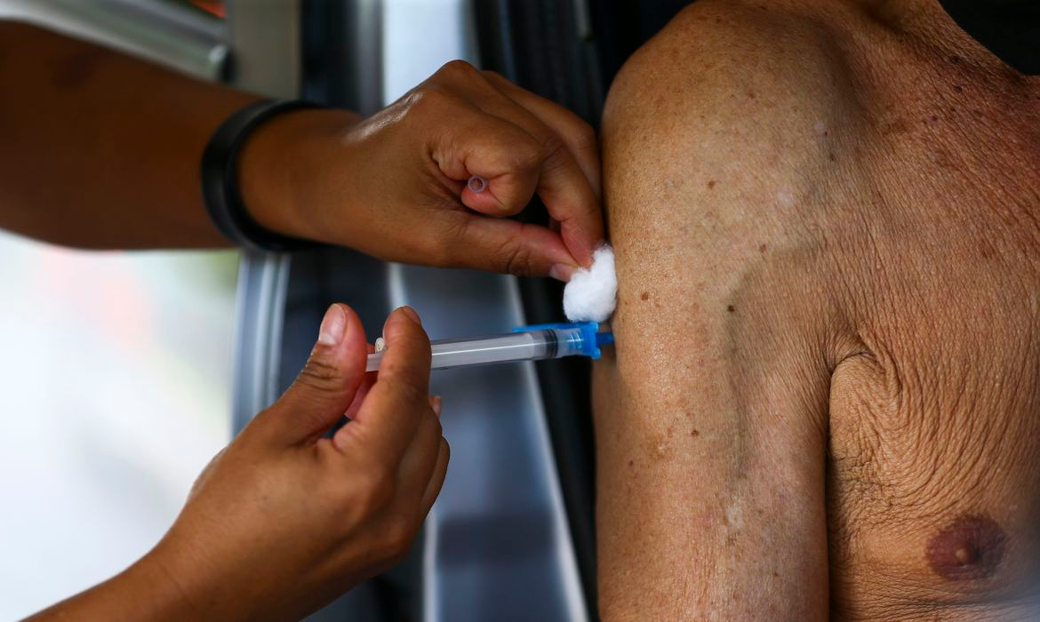 Número de mortes por covid-19 no Brasil chega a 446,3 mil Foto: Agência Brasil