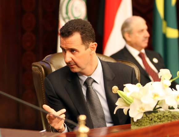 Enquanto continua a repressão, estão sendo realizados protestos populares que pedem a queda do regime de Assad