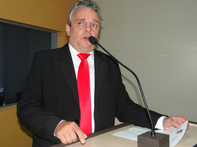 Protético solicita quebra-molas próximo ao Lar do Idoso de Amambai Vereador de Amambai, Roberto Protético (PSD)Foto: Moreira Produções
