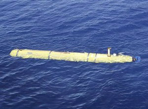 Submarino que trabalha nas buscas pelo Boeing da Malysia Airlines no Oceano Índico se prepara para descer às profundezas – Foto: AP