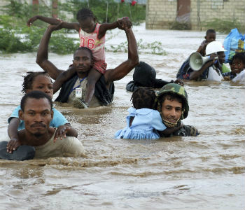 Quase uma pessoa a cada segundo ficou deslocada após enchentes, tempestades ou terremotos. Foto: ONU/Marco Dormino