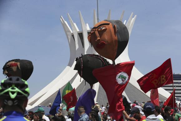 Grito dos Excluídos pede direitos e cidadania em várias capitais do Brasil Participantes da 23ª edição do Grito dos Excluídos saíram em marcha pela Esplanada dos Ministérios após o desfile cívico-militar de 7 de Setembro / Foto: Valter Campanato