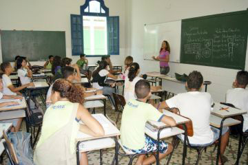 Em Corumbá, piso do professor é quase 70% superior ao nacional