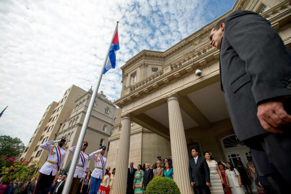 Bandeira de Cuba é hasteada no Departamento de Estado Agência Lusa/EPA/Andrew Harnik/Direitos Reservados