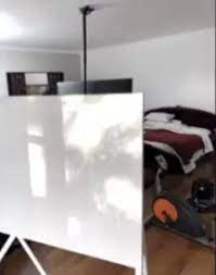 Ameaça do PCC a "Fuad" ocorreu dois dias após chacina em áudio de 41 segundos Proteção metálica à frente da cama onde Fahd Jamil dorme em sua mansão de Ponta Porã. (Foto: Reprodução de processo)