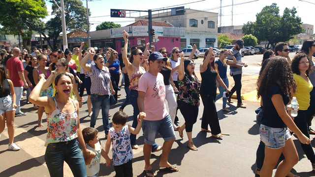 Trabalhadores da Educação de Amambai mantêm greve e fazem carreata neste domingo Trabalhadores da Educação de Amambai mantêm greve e fazem carreata neste domingo