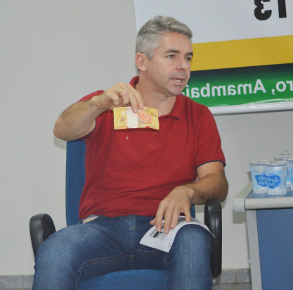População de Amambai deve estar atenta as condições das cédulas Presidente da Acia, empresário Azor de Assis / Foto: Moreira Produções