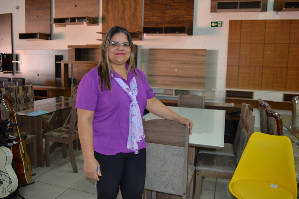 Liquida Amambai aquece vendas do comércio na sexta e sábado A gerente da loja Veneza, Rosemar Machett garantiu que a loja estará com descontos especiais para os clientes / Foto: Moreira Produções