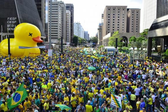 PM diz que manifestação pró-impeachment reuniu 30 mil na Avenida Paulista Organizadores da manifestação, que esperavam menos adesão que a de outros protestos realizados neste ano, surpreenderam-se com o número de pessoas que foram ao ato na Avenida Paulista