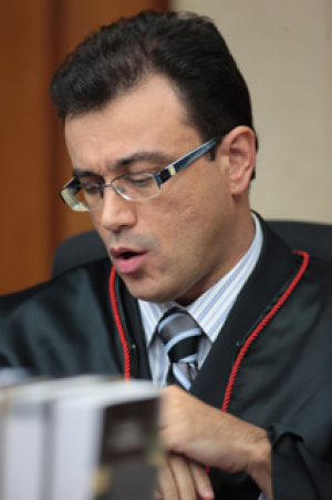 Suspensa distribuição de impresso feito pela CUT em favor de Dilma Suspensa distribuição de impresso feito pela CUT em favor de Dilma