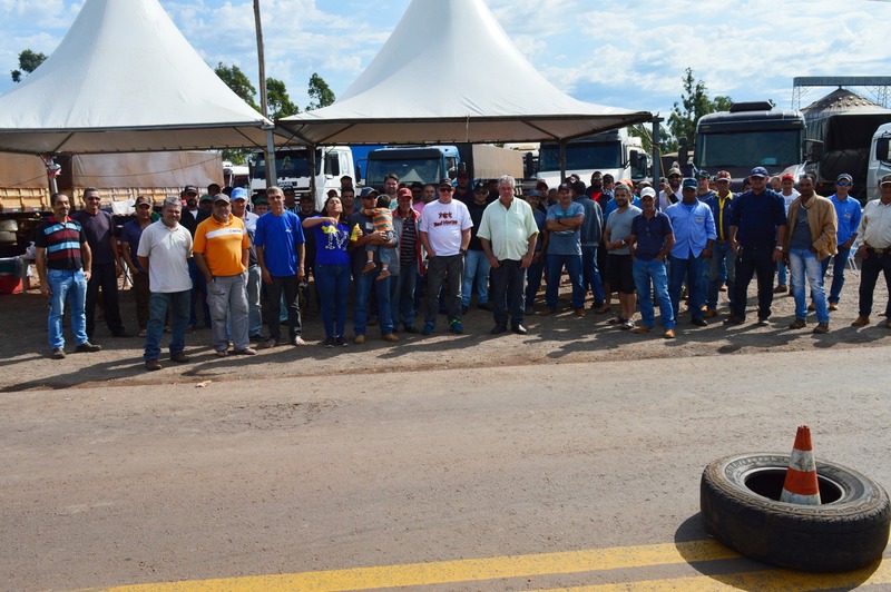 Caminhoneiros não concordam com acordo e greve continua em Amambai Caminhoneiros estão acampados na MS-386 / Foto: Moreira Produções