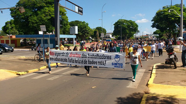 Trabalhadores da Educação de Amambai mantêm greve e fazem carreata neste domingo Trabalhadores da Educação de Amambai mantêm greve e fazem carreata neste domingo