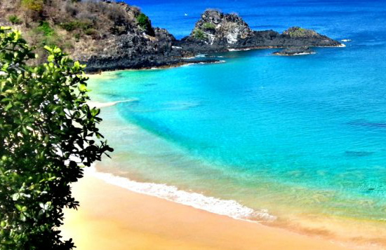 Praia de Noronha conquista título de melhor do mundo Baía do Sancho, em Fernando de Noronha (PE) / Foto: Divulgação