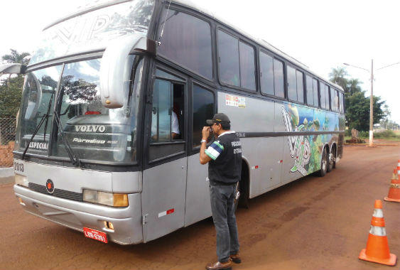 Fiscalização no transporte verifica 180 veículos e autua 10 durante o Carnaval