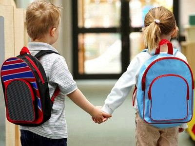 Mochila escolar com excesso de peso pode provocar dores em criança e adolescente
