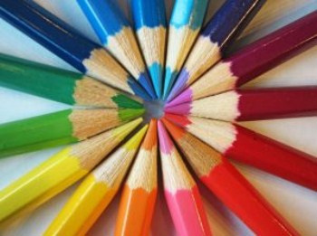 Pais devem ficar atentos a itens abusivos em listas de materiais escolares Pais devem ficar atentos a itens abusivos em listas de materiais escolares