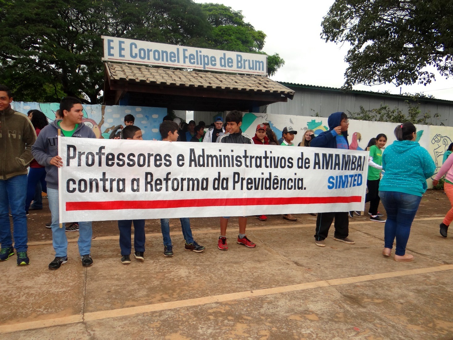 Na escola Felipe de Brum a comunidade escolar também fez manifesto contra a reforma da Previdência / Foto: Moreira Produções