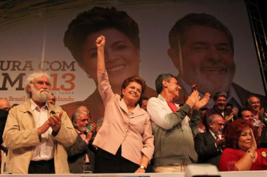 Dilma recebe apoio de artistas no Rio de Janeiro Dilma recebe apoio de artistas no Rio de Janeiro