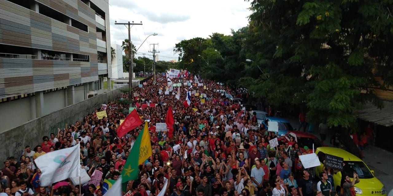 Recife: na capital mais antiga do nordeste, houve uma grande marcha durante a tarde (Foto: Monyse Ravena)