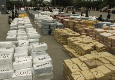 Apreensão recorde: as 105 toneladas de maconha são encaminhadas para o pátio da polícia mexicana.