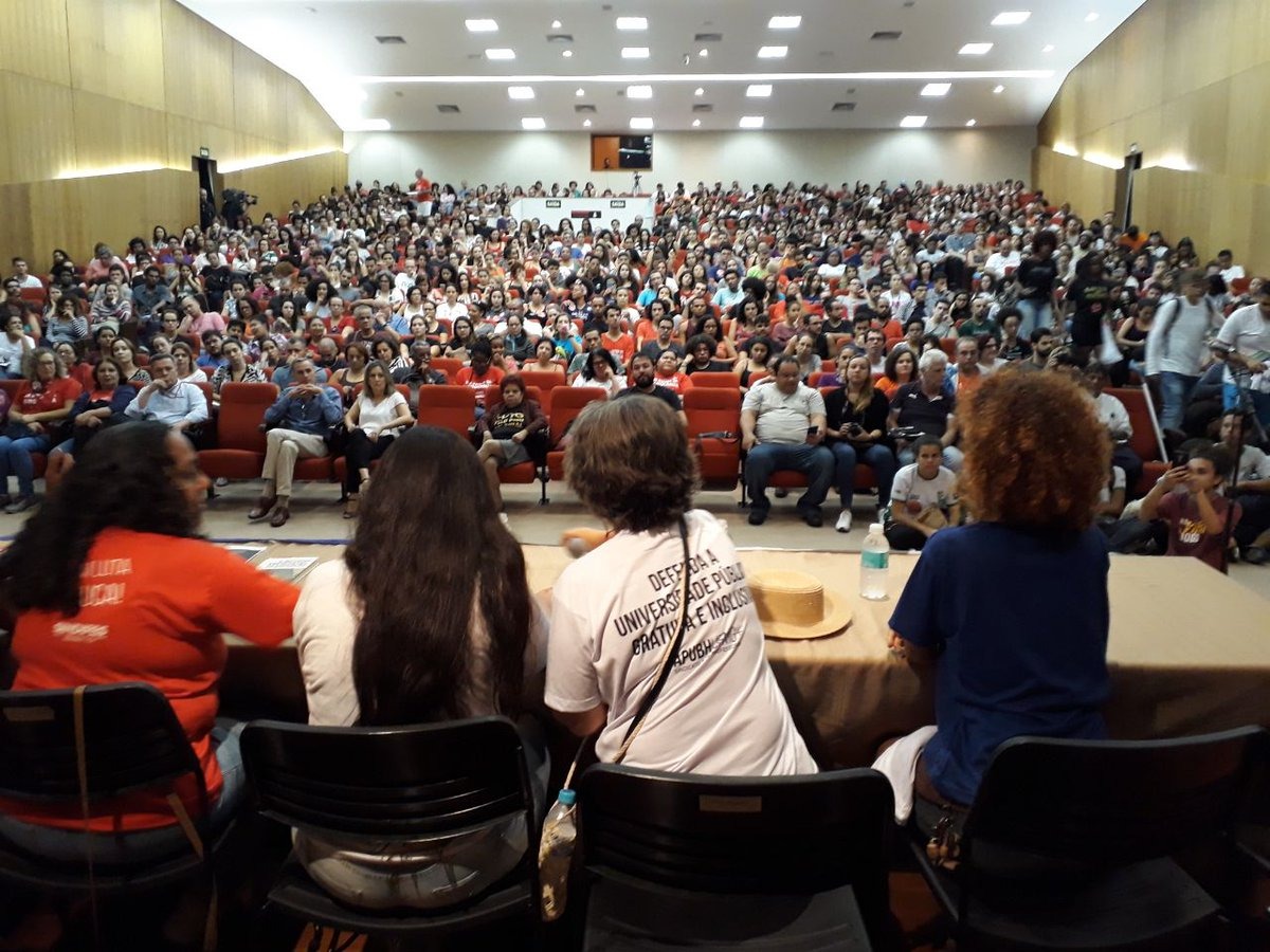 Debate sobre os cortes na educação e os impactos da reforma da Previdência, na UFMG, em Belo Horizonte. Fotos: Camilo Mendes / FBP.