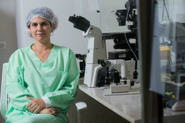 O dilema das mulheres que adiam fertilização por medo da zika Mulheres optam por congelar embriões para ter mais segurança, diz a médica Altina Castelo Branco