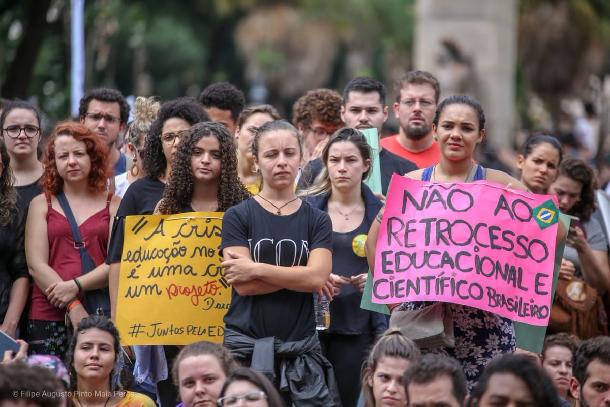 No campus da USP em Ribeirão Preto houve uma aula aberta em defesa da educação (Foto: Filipe Augusto Pinto Maia Peres
