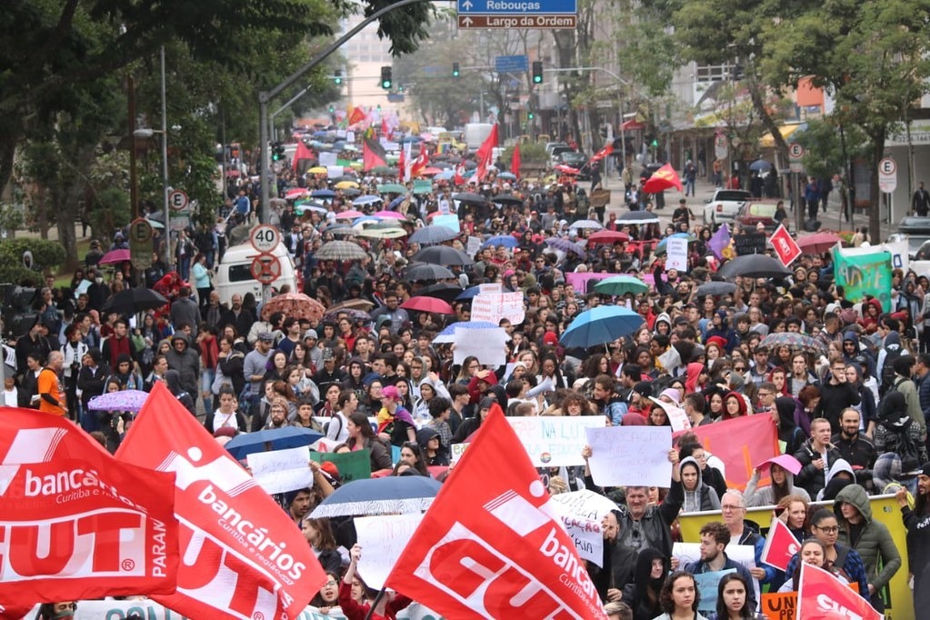 Curitiba: Protesto na capital paranaense reuniu pelo menos 20 mil pessoas 