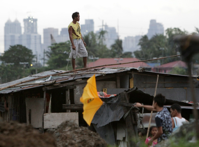 Cinquenta e oito províncias das Filipinas estão sob aviso de tempestade, 21 das quais sob aviso vermelho, o mais elevado dos alertas. (Foto: Agência Lusa)