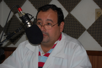 Dr. Bandeira é pré-candidato a prefeito de Amambai Dr. Bandeira durante entrevista concedida a Rádio Auxiliadora.Foto: Moreira Produções