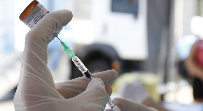 Anvisa alerta sobre falsificação de vacina contra gripe Tânia Rego / Agência Brasil