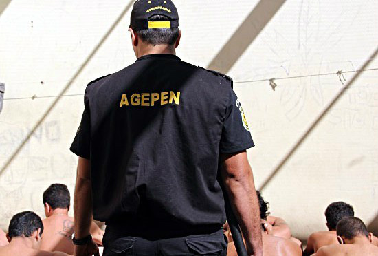 Com aula prática na Máxima, agentes encerram curso de táticas prisionais