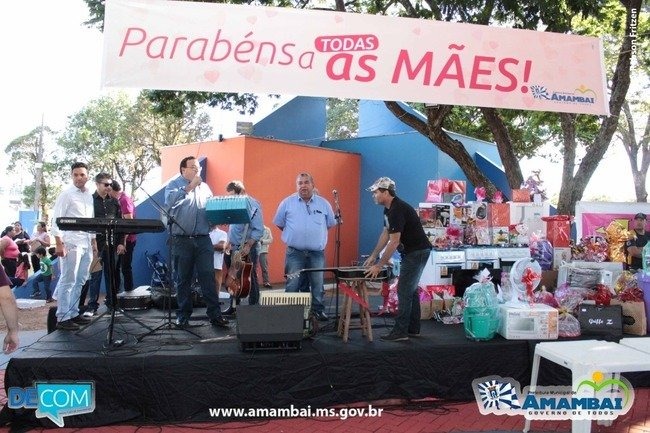Bingo de Dia das Mães acontece neste domingo (19), em Amambai Serão geladeiras, fogões, máquinas de lavar tanquinho, aparelhos de televisão, ferros de passar, liquidificador, cafeteira, sanduicheira, aparador de grama, panelas elétricas e mais de 100 prêmios para você concorrer.