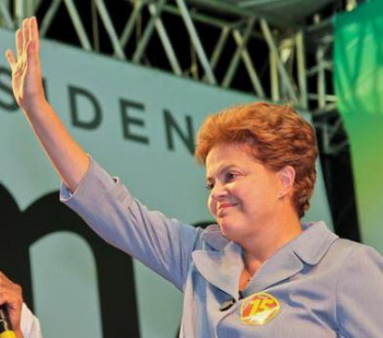 Em comício em Goiânia, Dilma destaca a criação de 14,7 milhões de empregos no governo Lula Em comício em Goiânia, Dilma destaca a criação de 14,7 milhões de empregos no governo Lula