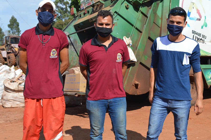 Falta de descarte ideal de lixo coloca coletores em situação de risco em Amambai Coletores cooperados a Coopercicla sentem medo de uma contaminação eminente / Foto: Moreira Produções