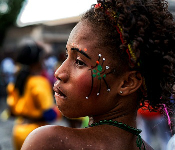 Menina haitiana em festa de carnaval. Foto: Minustah.