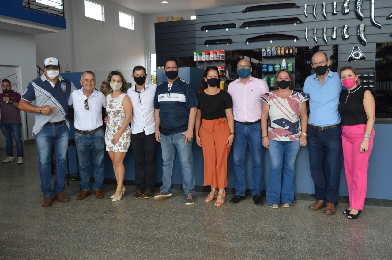 Truck Peças é novo empreendimento em Amambai Autoridades prestigiaram a inauguração da Truck Peças / Foto: Moreira Produções