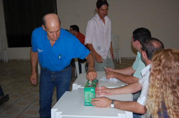 Trabalhadores votam pelo fechamento de Supermercados, Mercados e Mercearias nos feriados e finais de semana em Amambai A decisão foi através do voto direto dos trabalhadores com registro em carteira.