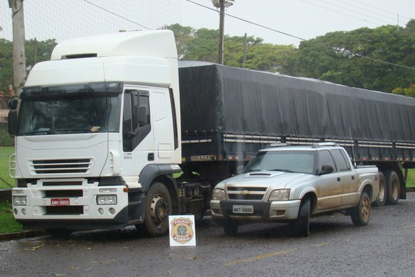 Carreta e camioneta GM/S10 apreendidas nesta quinta-feira – Foto: Assessoria PF