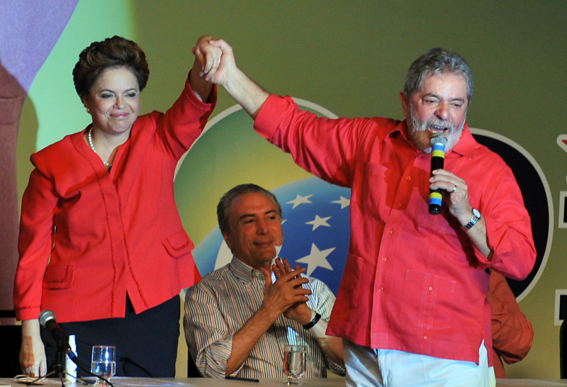 Dilma e Lula venceriam. Ele com mais facilidade Dilma e Lula venceriam. Ele com mais facilidade