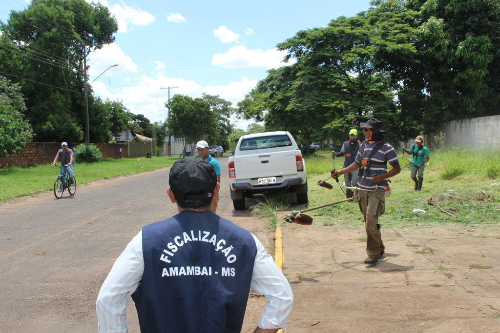 Notificações, fiscalização e mutirões intensificam combate à dengue em Amambai Terrenos baldios tem sido fiscalizados por agentes da Prefeitura.