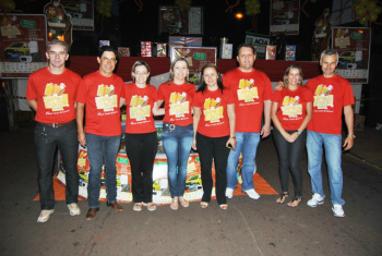 Mais de três mil pessoas participam do sorteio do Show de Natal da ACIA Alguns dos diretores da ACIA. (Foto: Moreira Produções)